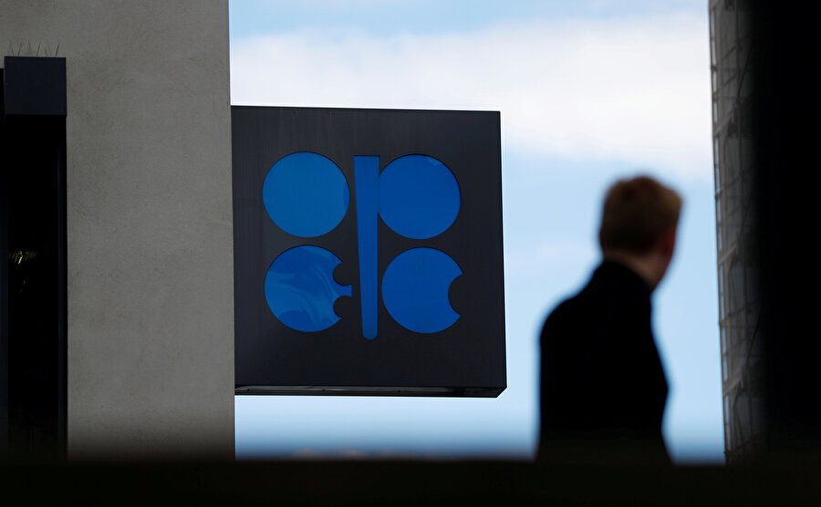 OPEC 1960 tarihinde Irak'ın başkenti olan Bağdat şehrinde toplanan 12 ülkenin birleşerek meydana getirdiği bir oluşum.