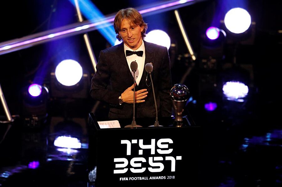 Luka Modric ödülü aldıktan sonra kürsüde kısa bir konuşma yaptı.