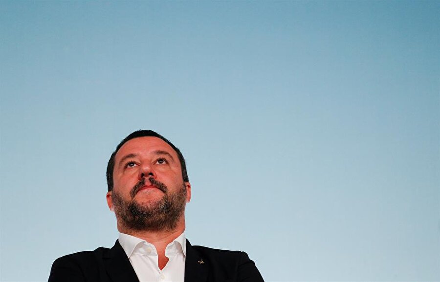İtalya İçişleri Bakanı Matteo Salvini, Roma'daki Chigi Palace'daki göçmenlik ve güvenlik önlemleri üzerine alınan bir kararın ardından Başbakan Giuseppe Conte ile bir basın toplantısı düzenlemişti.