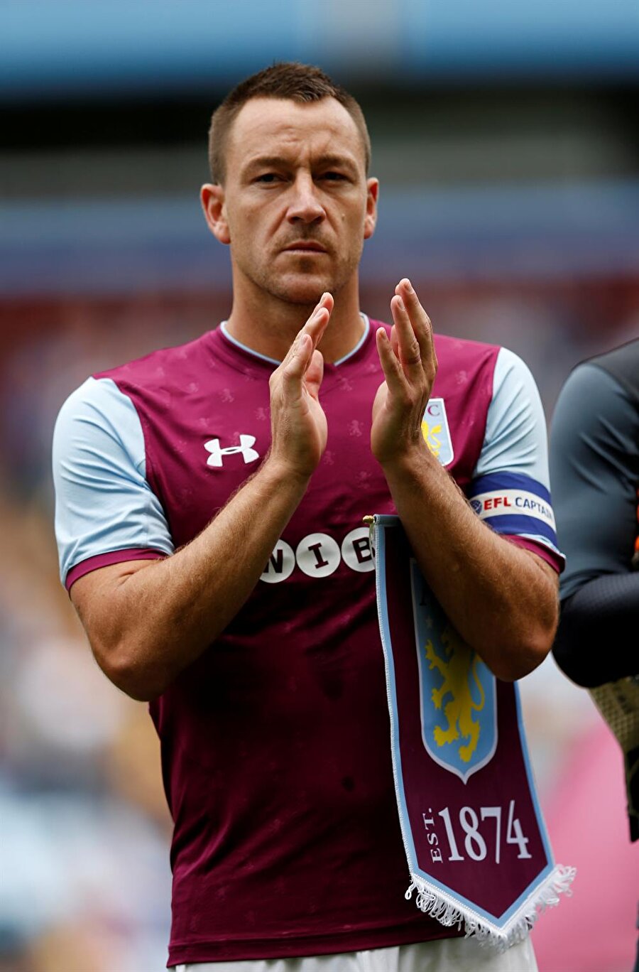 John Terry, futbol kariyerini noktaladığı Aston Villa forması ile. 