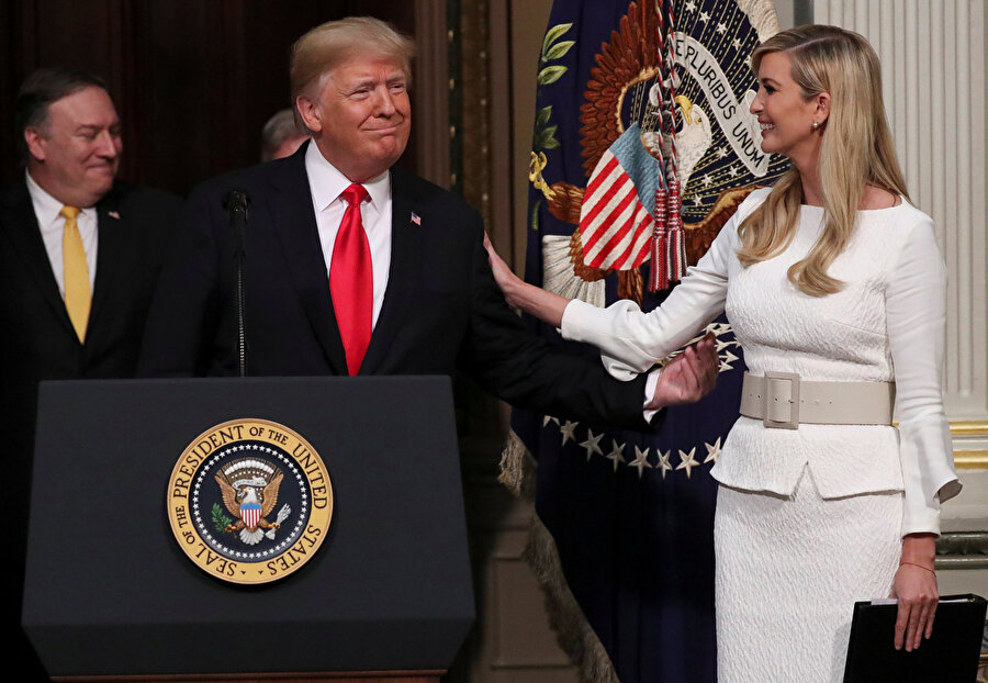 Ivanka Trump'ın resmi işlemler için kişisel mail adresini kullandığı iddia edildi.