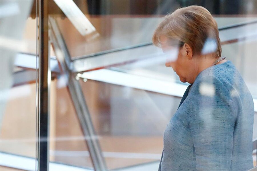 Angela Merkel, 2021 yılında gerçekleşecek başbakanlık seçimlerinde aday olmayacağını açıkladı.