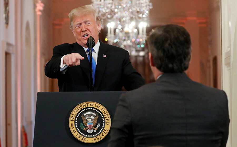 CNN muhabiri Acosta, Başkan trump ile tartışmaya girmiş ardından Beyaz Saray'a girişi yasaklanmıştı.