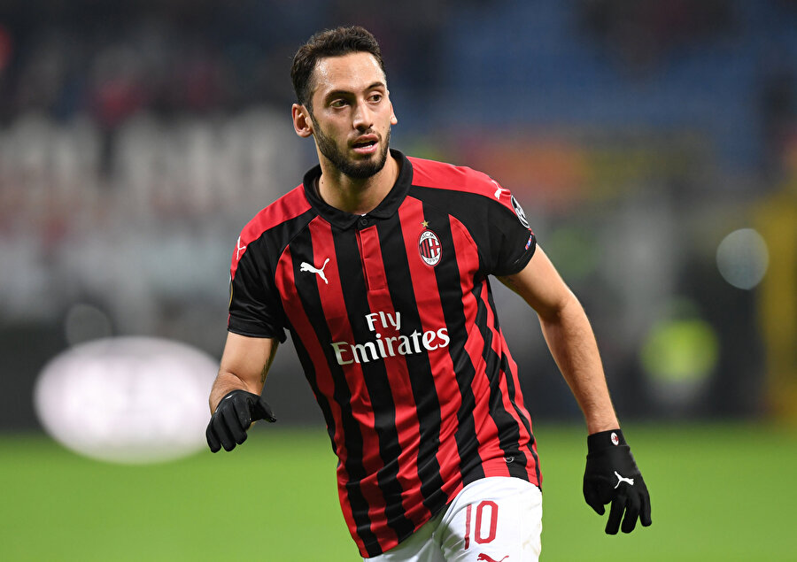 Hakan Çalhanoğlu bu sezon çıktığı 21 maçta 1 gol atarken 8 de asist yaptı.