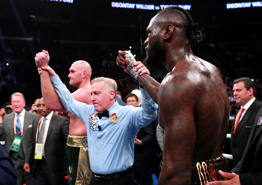 Deontay Wilder ve Tyson Fury arasındaki müsabaka berabere sonuçlandı.