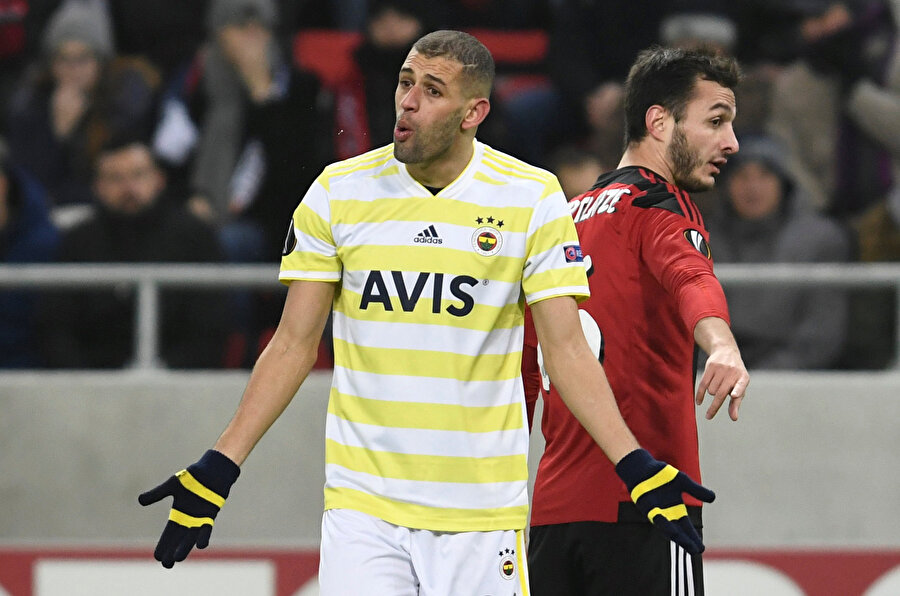 Fenerbahçe'de kiralık olarak forma giyen Slimani, çıktığı 22 maçta 4 gole imza attı.