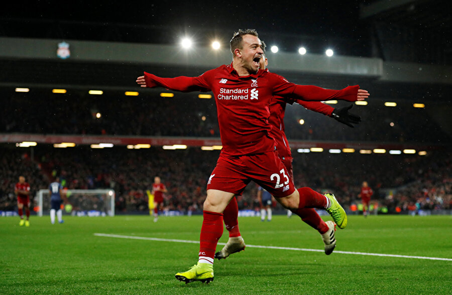 Shaqiri galibiyeti getiren golün sevincini doyasıya yaşıyor.