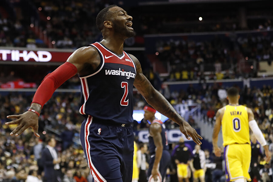 Sakatlığı süren John Wall, bir yıl forma giyemeyecek.