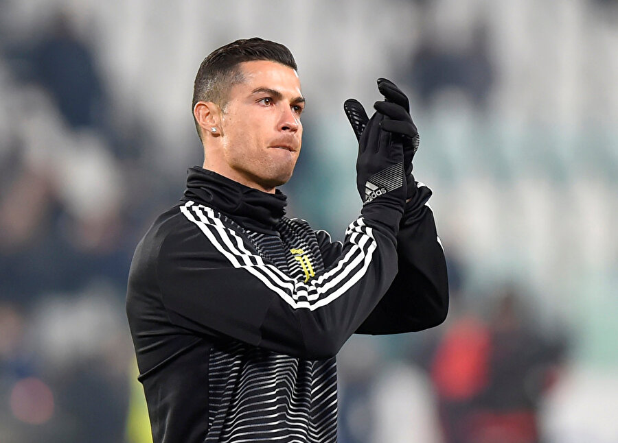 Ronaldo, Juventus formasıyla çıktığı 23 maçta 13 gole imzasını attı.