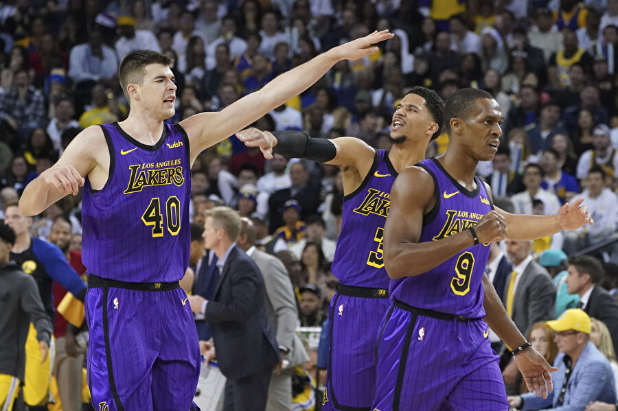 Los Angeles Lakers'ta Zubac, Hart ve Rondo'nun galibiyet sevinci.