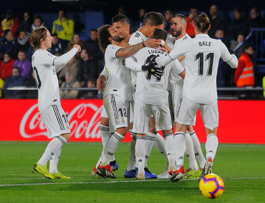 Marcelo, Villarreal karşısında atılan gol sonrası takım arkadaşlarını kutlarken.