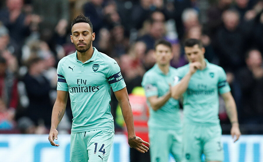 Arsenal forması giyen oyuncular mağlubiyetin ardından büyük hayal kırıklığı yaşadı.