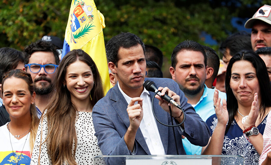 Juan Guaido, düzenlediği bir mitingde görünüyor.