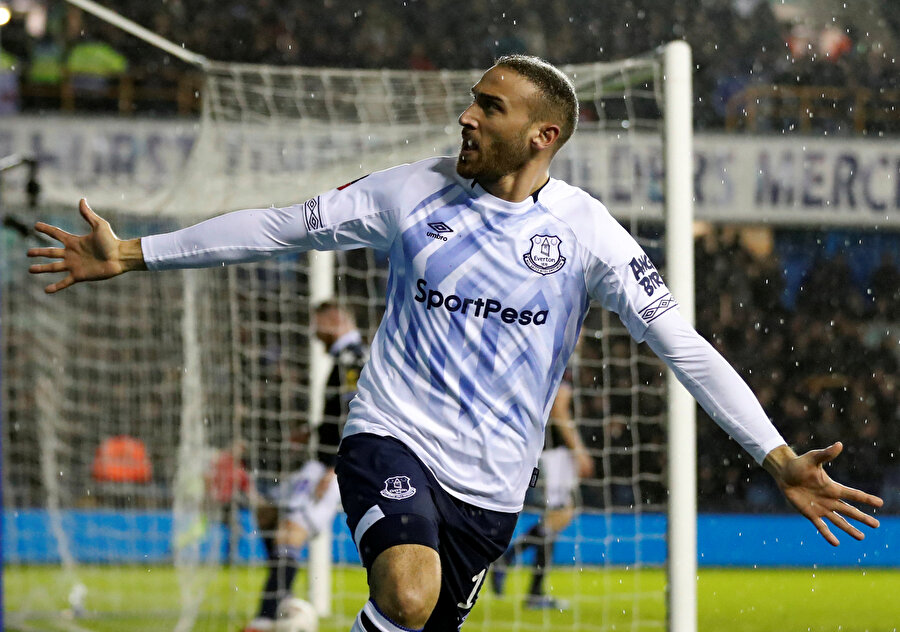 Cenk Tosun bu sezon forma giydiği 25 maçta 3 gol atarken 3 de asist yaptı.