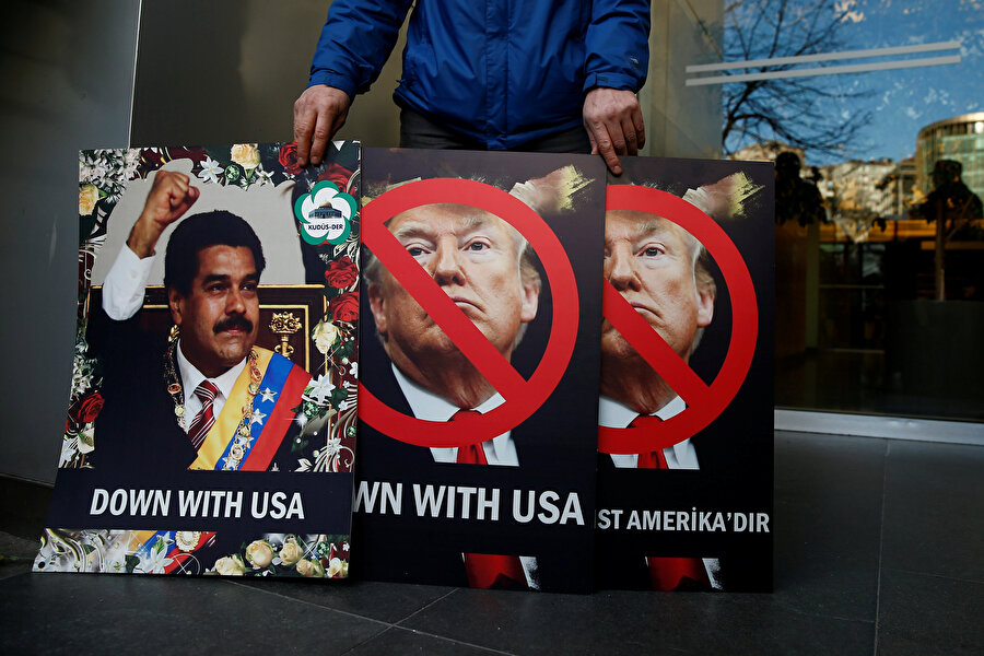 İstanbul'da bulunan Venezuela Konsolosluğu'nun önünde Nicolas Maduro'ya destek gösterisi düzenlendi.