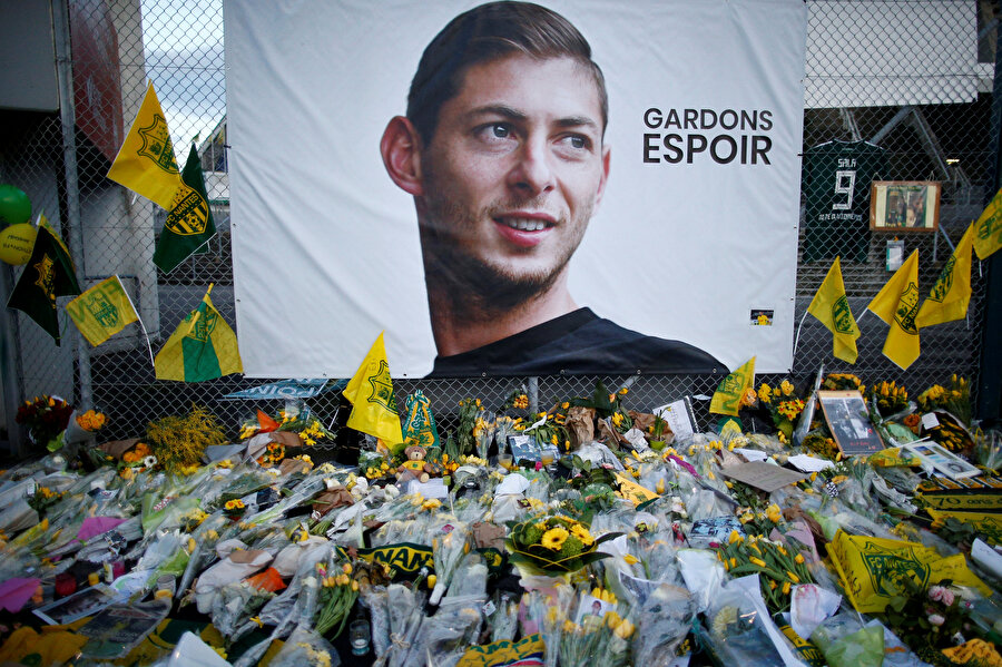 Emiliano Sala için hazırlanan bez pankart.