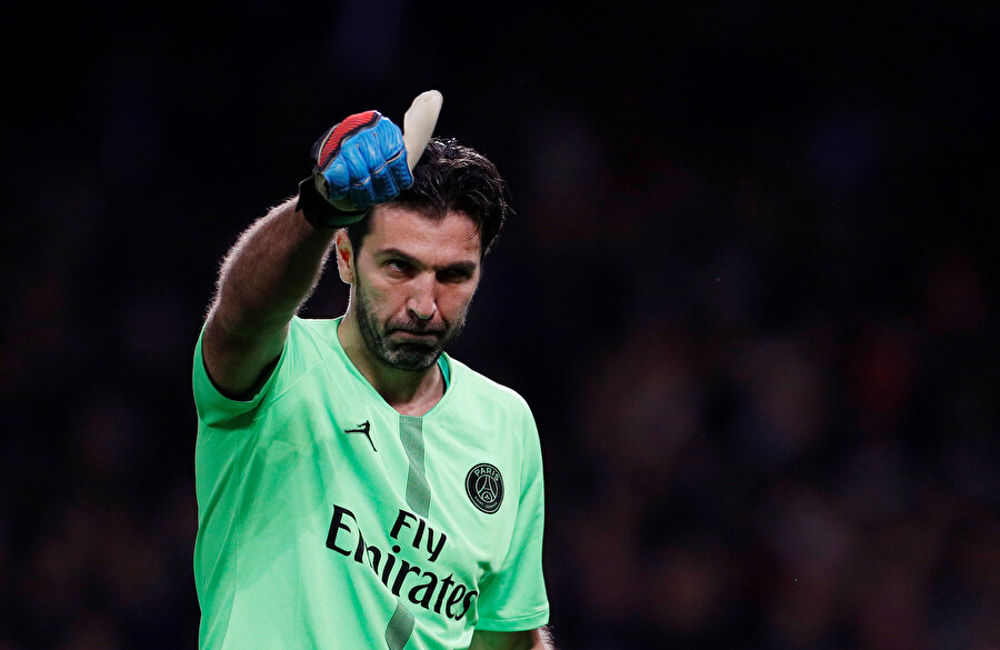 41 yaşındaki Buffon, uzun yıllar Juventus'un kalesini koruduktan sonra PSG'ye transfer olmuştu.