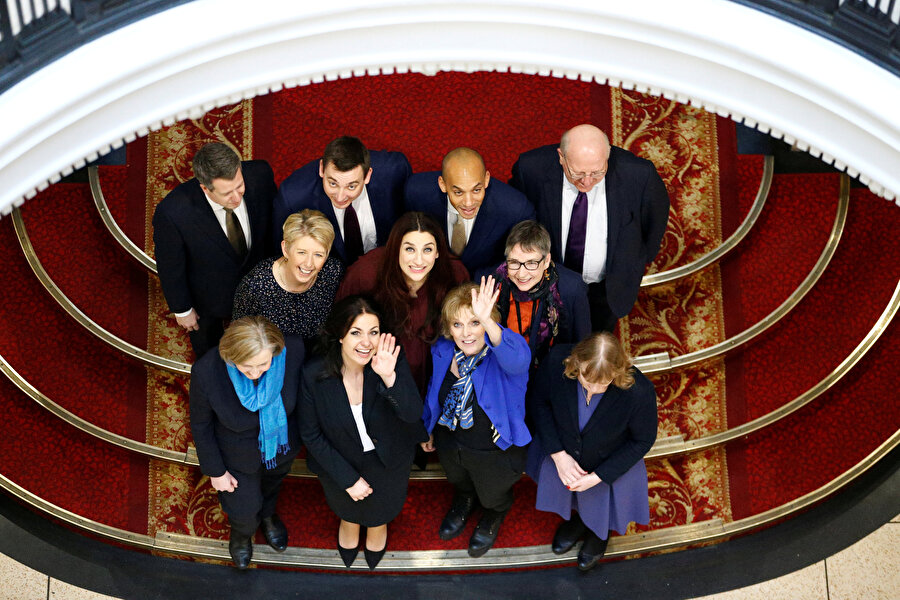 Eski İngiliz Muhafazakar Partisi Milletvekilleri Heidi Allen, Anna Soubry ve Sarah Wollaston Londra’daki bir basın toplantısında fotoğraf çektirmişti.