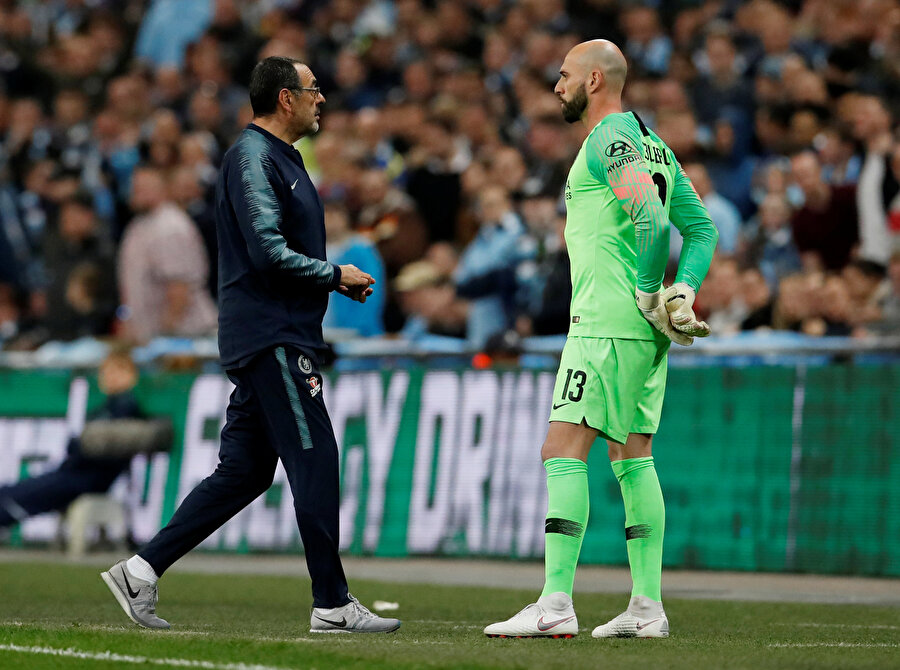 Sarri ve Caballero, Kepa'yı bekliyor.
