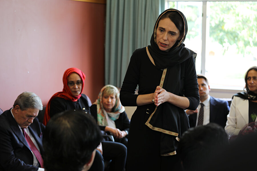 Yeni Zelanda Başbakanı Jacinda Ardern şehit olanların evlerine ziyaret gerçekleştirmişti.