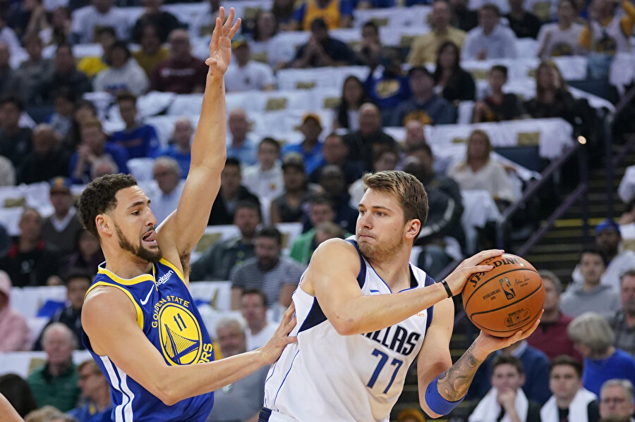 NBA'de son iki sezonun şampiyonu Golden State rakibinden fark yedi.