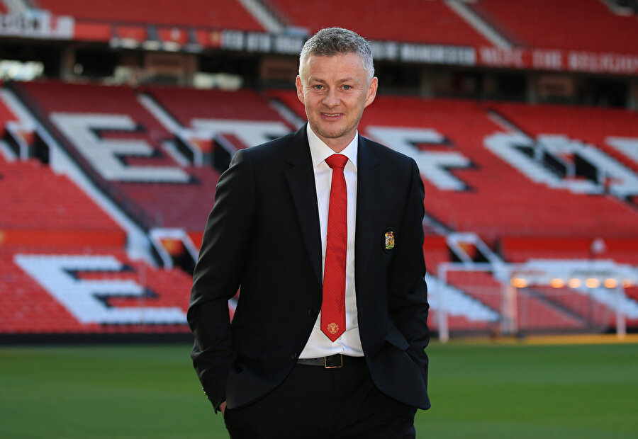 Solskjaer dün Manchester United'la 3 yıllık kontrat yaptı.