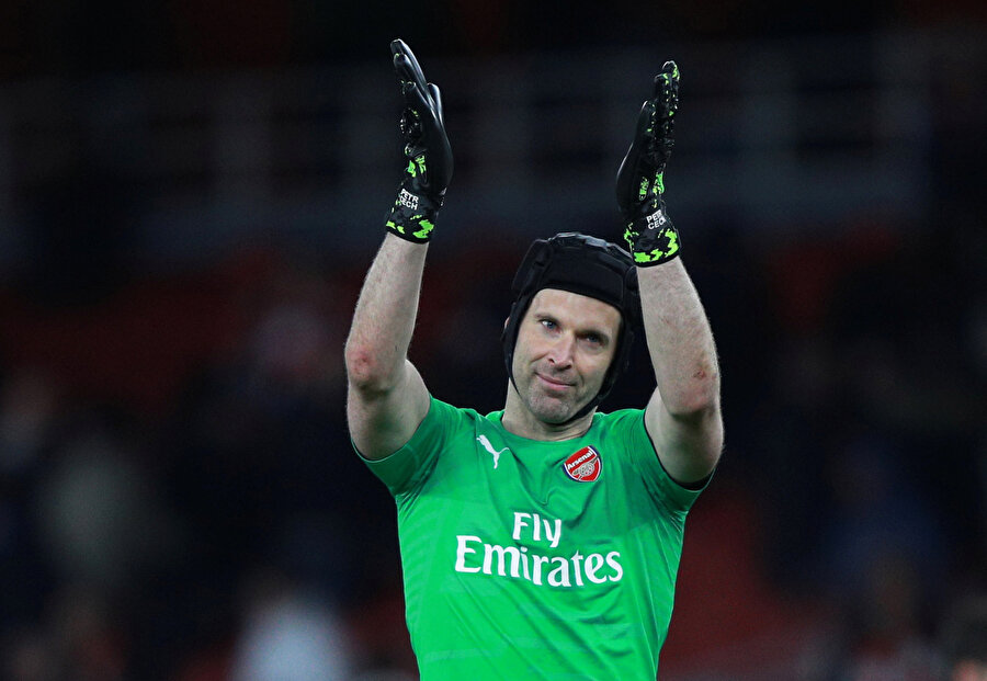 Çek kaleci Petr Cech, futbola veda ederken, müziğe merhaba diyecek.
