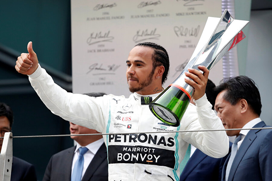 Çin GP'sini Mercedes pilotu Hamilton önde tamamladı.