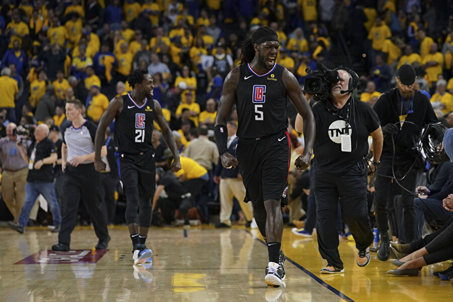 Los Angele Clippers oyuncularının galibiyet sevinci.
