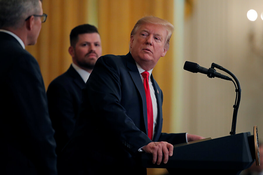 ABD Başkanı Donald Trump konuşma yaptığı sırada görünüyor.