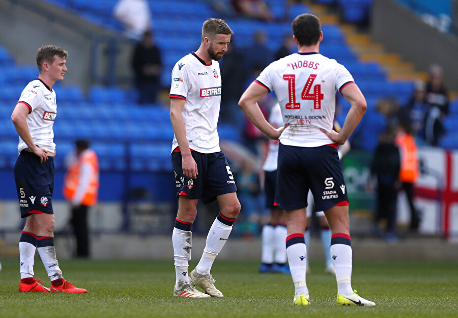 Bolton'lı oyuncuların maç sonu büyük üzüntü yaşadığı görüldü.