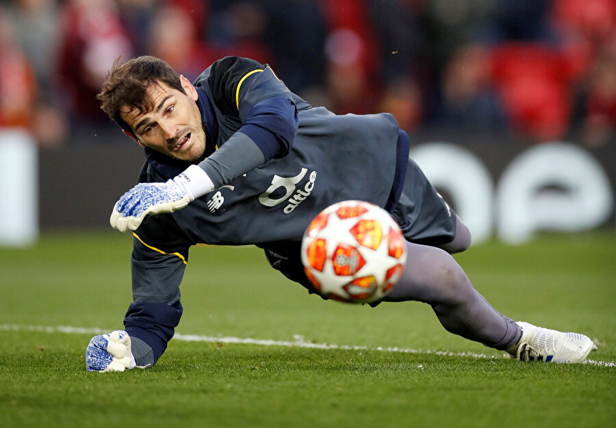 Casillas'ın geçirdiği rahatsızlık sonrası futbol kariyerini noktalaması bekleniyor.