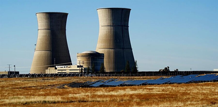 Dünyada halen 30 ülkede 438 nükleer santral reaktörü enerji üretiminde kullanılırken, 42 nükleer santral inşa aşamasında bulunuyor. Şu anda 31 ülkede aktif 437 nükleer reaktör bulunurken, 14 ülkede 68 reaktörün inşaatı devam ediyor.
