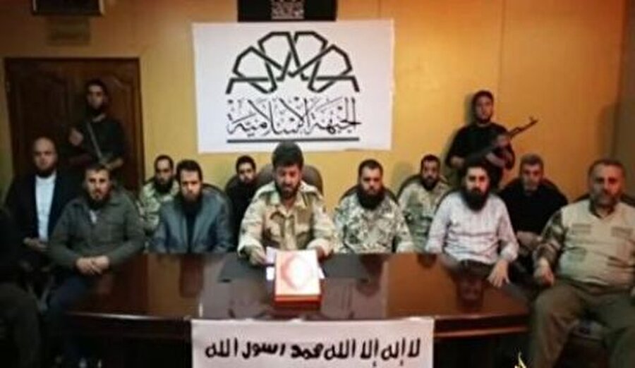 İslam Cephesi
Suriye'de muhalif grupların sağladığı birleşme ile 22 Kasım 2013'te kuruldu. Şimdiye kadar yapılan en büyük birleşme ilan edilen birliğin ismi Jabhat al-Islamiyya'dır. Bu koalisyonda yer alan gruplar şunlardır: Harekat Ahrar eş-Şam, Sukur eş-Şam, Liwa et-Tevhid, (önceki adı) Jayş el-İslam, Kürt Cephesi, Liwa el-Haq ve Ensar eş-Şam. 
