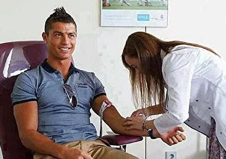  Cristiano Ronaldo'nun vücudunda hiç dövme olmamasının sebebi her 2 yılda bir kan bağışı yapması
