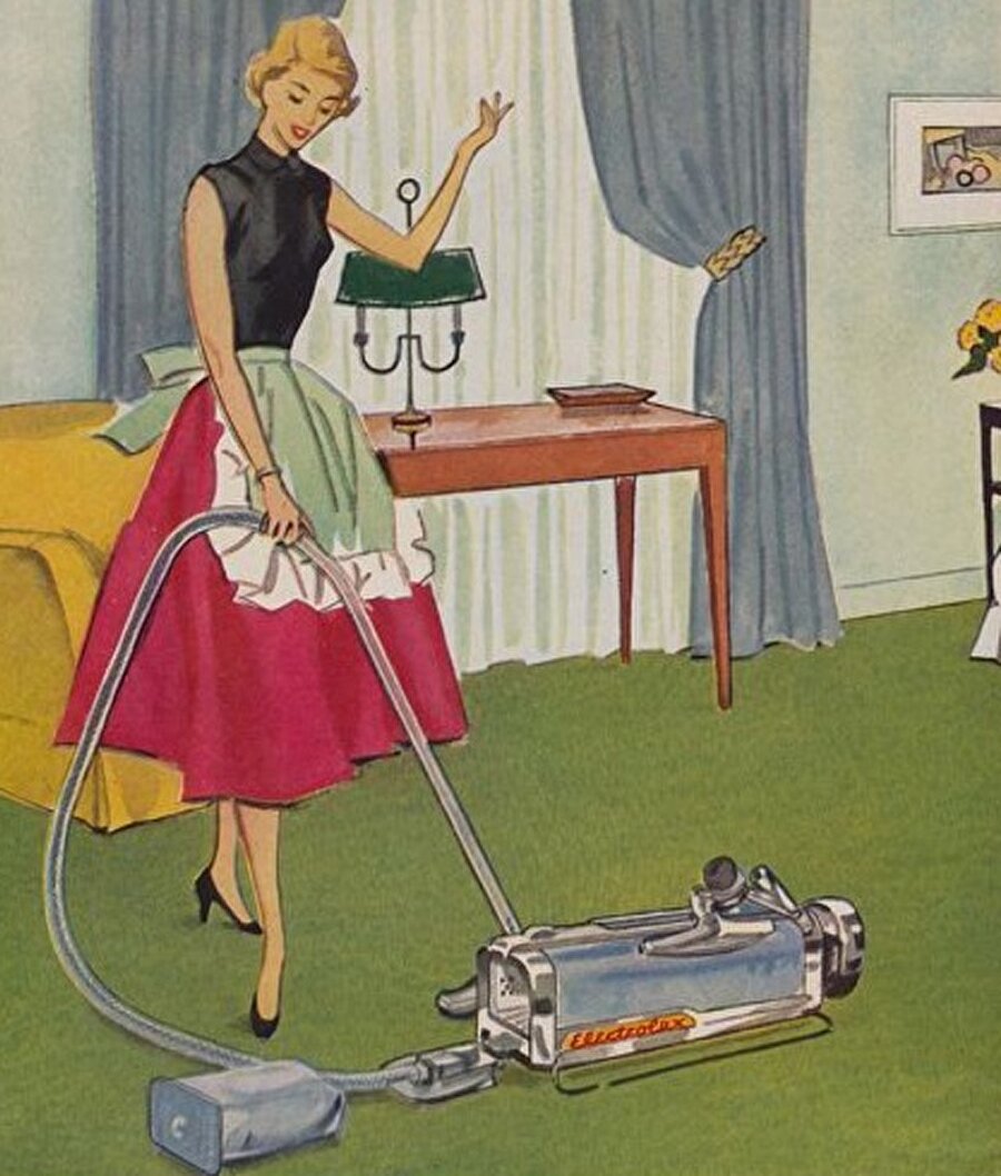 Kocanız geldiğinde evde gürültü olmasın. Bulaşık makinesi, kurutma makinesi ya da elektrik süpürgesi sesi duymamalı. Çocukları da sessiz olmaları için tembihleyin.​​
İyi bir kadın her zaman haddini bilir.
