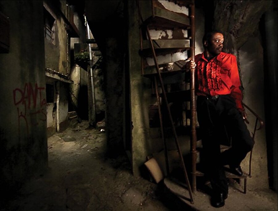 Horse Money
Annesini kaybettikten sonra hayata küsen Amanda, zamanının büyük kısmını bir iş adamının at çiftliğinde geçirir. İş adamının şımarık kızı yeni atları istemez ama Amanda ona yeni atlarının şampiyon bir at olduğunu kanıtlayacaktır.