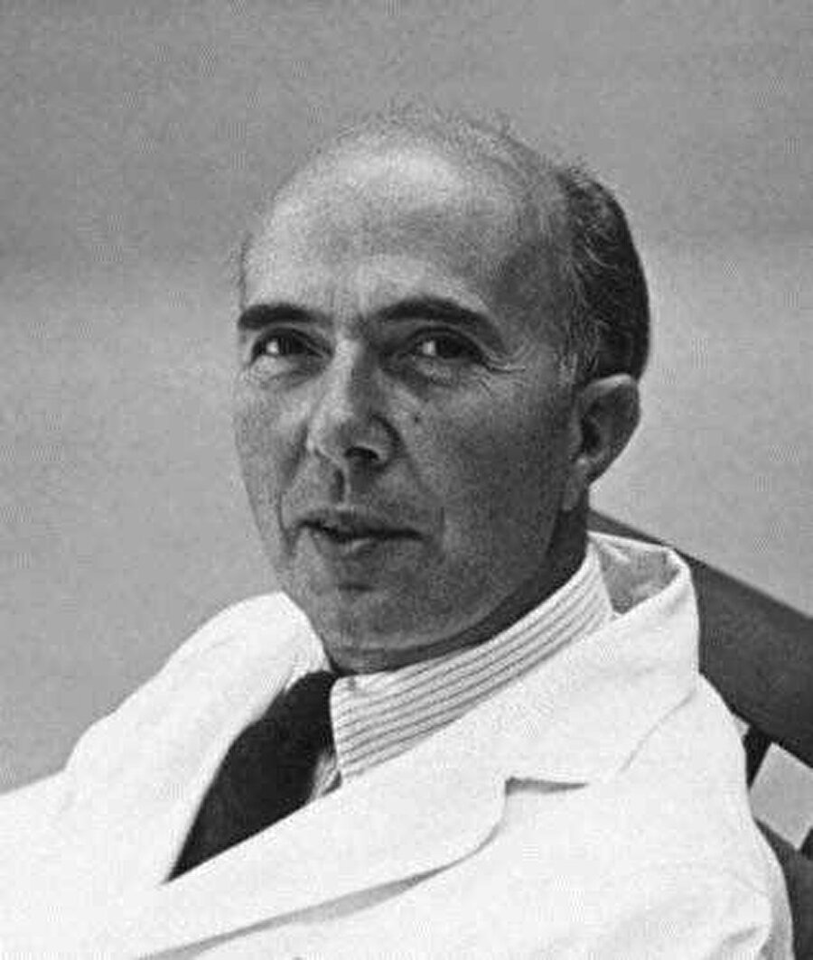Johannes Fibiger 
1926 Nobel Fizyoloji veya Tıp Ödülü'nü almaya hak kazanan Johannes Fibiger, kansere neden olan bakteriyi buldu. Bu çalışmanın tamamen yanlış olduğu ortaya çıktıktan sonra Fibiger'in çalışması iptal oldu ama Nobel Ödülü geçerliliğini korudu.