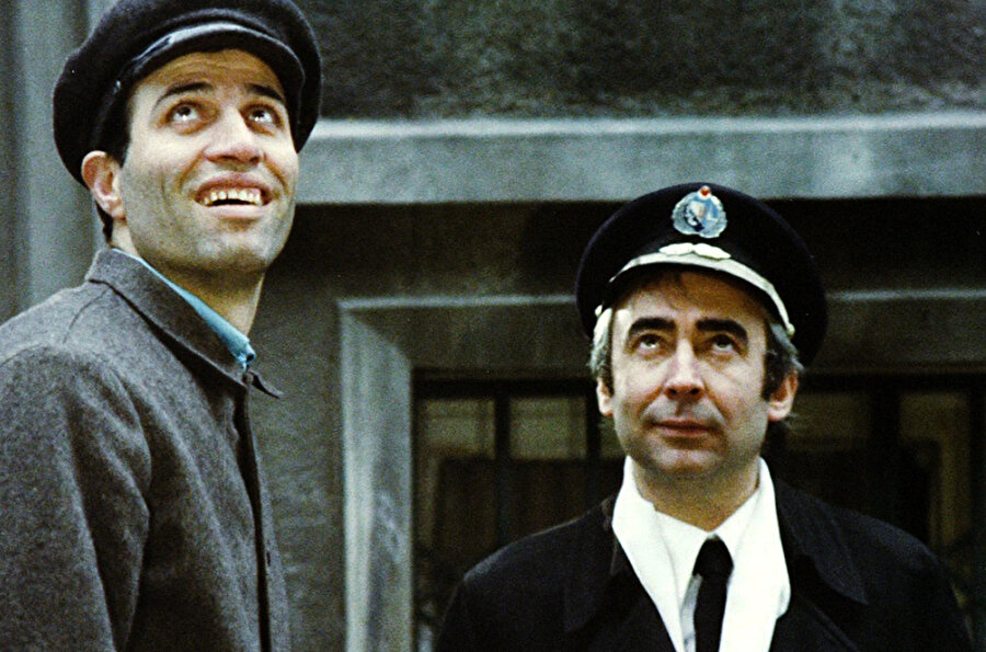 Aynı filmde İnek Şaban tiplemesi ile ün yapan Kemal Sunal ile müthiş bir ikili oluşturdu ve 1976 -1977 yıllarında büyük gişe hasılatı yapan Süt Kardeşler,Şabanoğlu Şaban, Tosun Paşa, Kibar Feyzo, Çöpçüler Kralı ve Davaro gibi filmlerde oynadı.