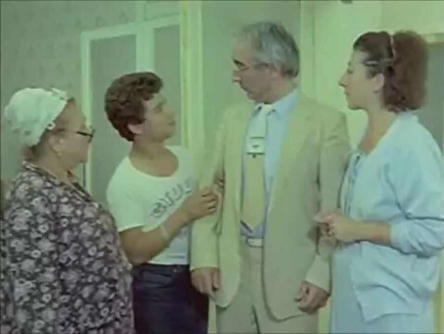 Başar Sabuncu'nun Namuslu filminde ilk kez başrol alacaktı. Ertem Eğilmez'in bu film için ona “Eğer bu film tutmazsa senin hayatın başlarken biter. Bir daha bir fırsat yakalayamazsın. Ama öbürünü seçersen yılda beş, altı film yaparsın, para da kazanırsın” demesine rağmen, Namuslu o yılın en iyi iş yapan filmleri arasına girdi ve Şener Şen'in sinema kariyerindeki ikinci perde açıldı.