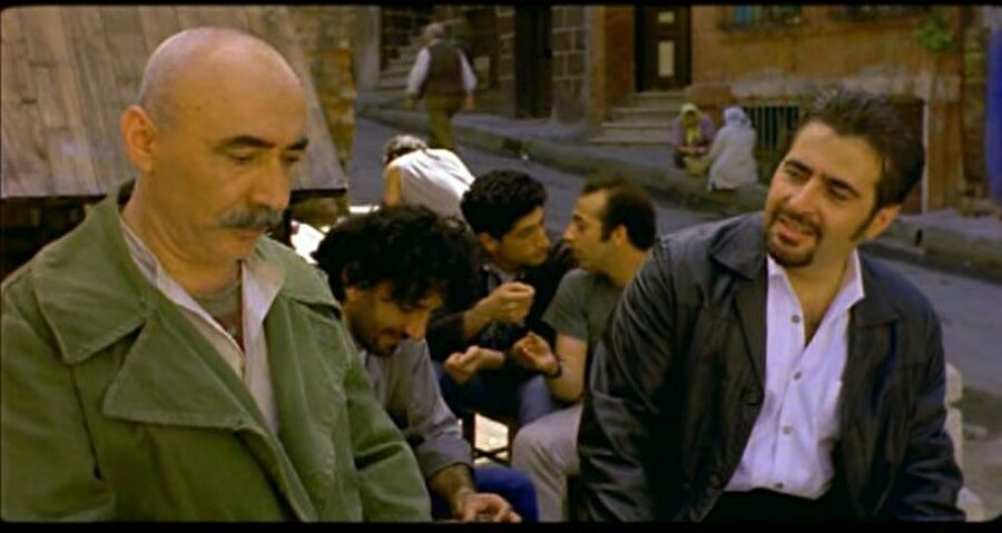 1996'da ise Türk sinemasında bir devrim yaratan “Eşkıya” filminde Uğur Yücel ile birlikte oynadı. Yavuz Turgul'un senaryosunu yazdığı ve yönettiği bu film Türk sinema sektöründe o dönem için bir rekor kırarak ve 2,5 milyonu aşkın seyirciyi sinemalara çekti.