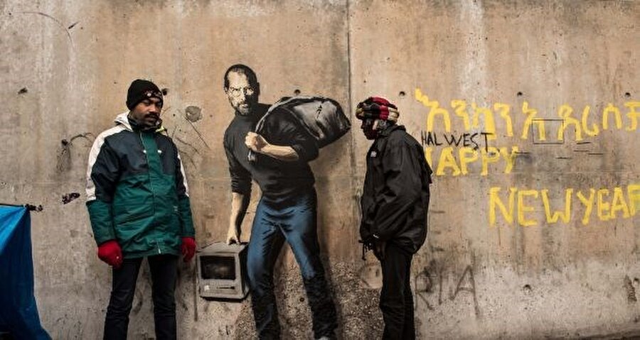 Banksy, amacının göçmenlerin Avrupa'ya gitmesinin faydalarına dikkat çekmek olduğunu söylüyor.
