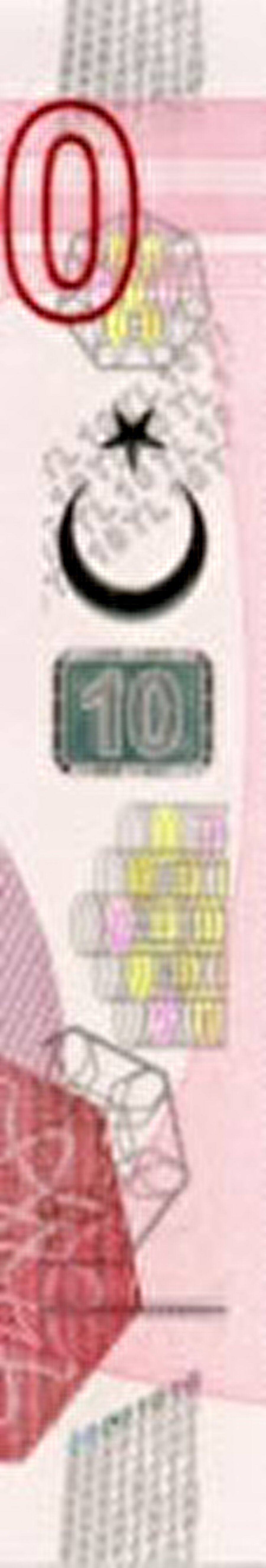 Holografik Şerit Folyo
Banknot tasarımıyla uyumlu çeşitli motiflerden oluşur. Banknota farklı açılardan bakıldığında bu motifler renkli ve parlak yansımalar verir. Dikdörtgen şekil içindeki "TL" harfleri kupür değerine dönüşür.