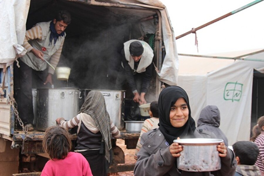 Aylık bir sigara parası olan 250 lira ile mülteci ve ihtiyaç sahibi ailelere 2 bot, 2 mont, 2 eldiven-bere, 4 mama yardımı yapabilirsiniz​

                                    
                                    Konuyla ilgili daha fazla bilgi alabilmek için:  http://www.ihh.org.tr/tr/main/news/0/ihhdan-yeni-kis-kampanyasi/2680
                                
                                