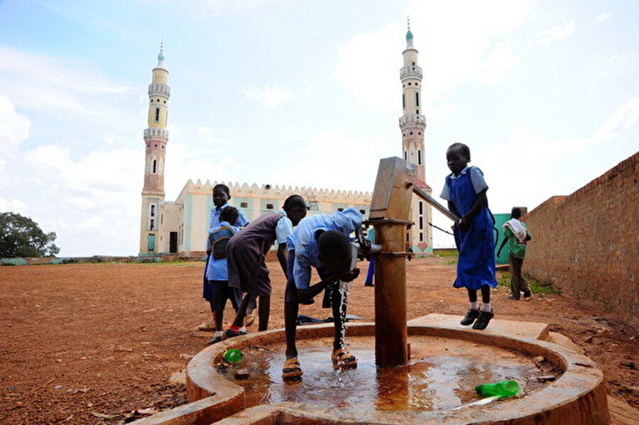 2 yıl içmediğiniz takdirde Somali'de su kuyusu açtırabilir on binlerce insanın temiz su içmesini sağlayabilir​

                                    
                                    Konuyla ilgili daha fazla bilgi alabilmek için:
http://sukuyusu.ihh.org.tr/tr/main/news/1/bir-kuyu-ac-su-gibi-aziz-ol/723
                                
                                