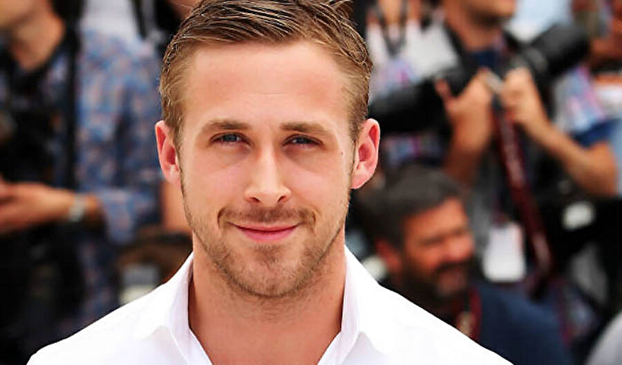 Ryan Gosling
Ryan Gosling'in ise inanılmaz bir sırrı varmış. Eski yardımcılarından birinin anlattığına göre aktör göğsündeki kıllardan hiç hoşlanmazmış. 