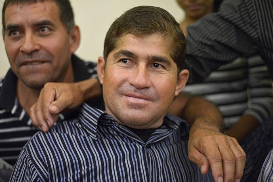 Alvarenga ise bulunduktan sonra yaptığı açıklamada Cordoba'nın çürüyen bedenini yaklaşık bir hafta boyunca teknede kaldığını ve onunla sohbet ettiğini anlatmıştı. Daha sonra kendi akıl sağlığına kötü etki ettiği için cesedi gemiden denize attığını söylemişti. Alvarenga'nın avukatları da Alvarenga'nın kitabının çıkmasının hemen ardından davanın açıldığına dikkat çekerek “Kitabı çıkıyor diye Ezequiel zengin olmuyor.” suçlamaları reddediyor.