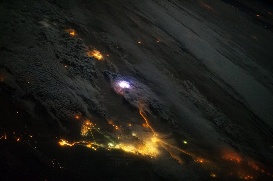 Uzaydan Arabistan Yarımadası

                                    
                                    Uluslararası Uzay İstasyonun'dan çekilmiş bir fotoğraf.
                                
                                