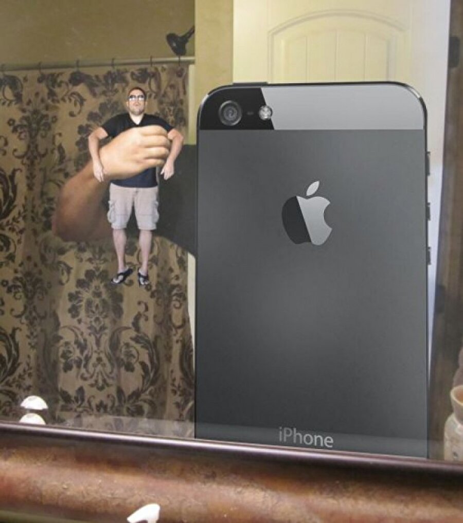 Ayna karşısında Iphone
