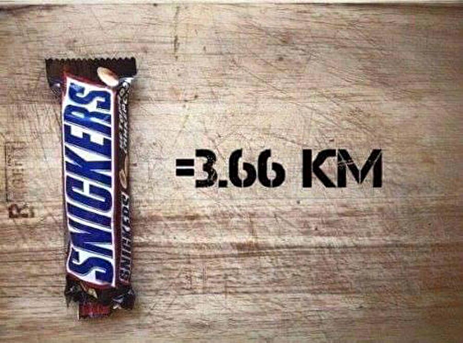 Snickers
Bir tane snickers çikolatası yedikten sonra, verdiği kaloriden kurtulmak için 3.66 km koşmamız gerekiyor.